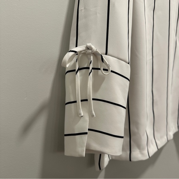 Modern Chic H&M Blouse Top with Cute Sleeve Slit and Bow Detail - Picture 4 of 6